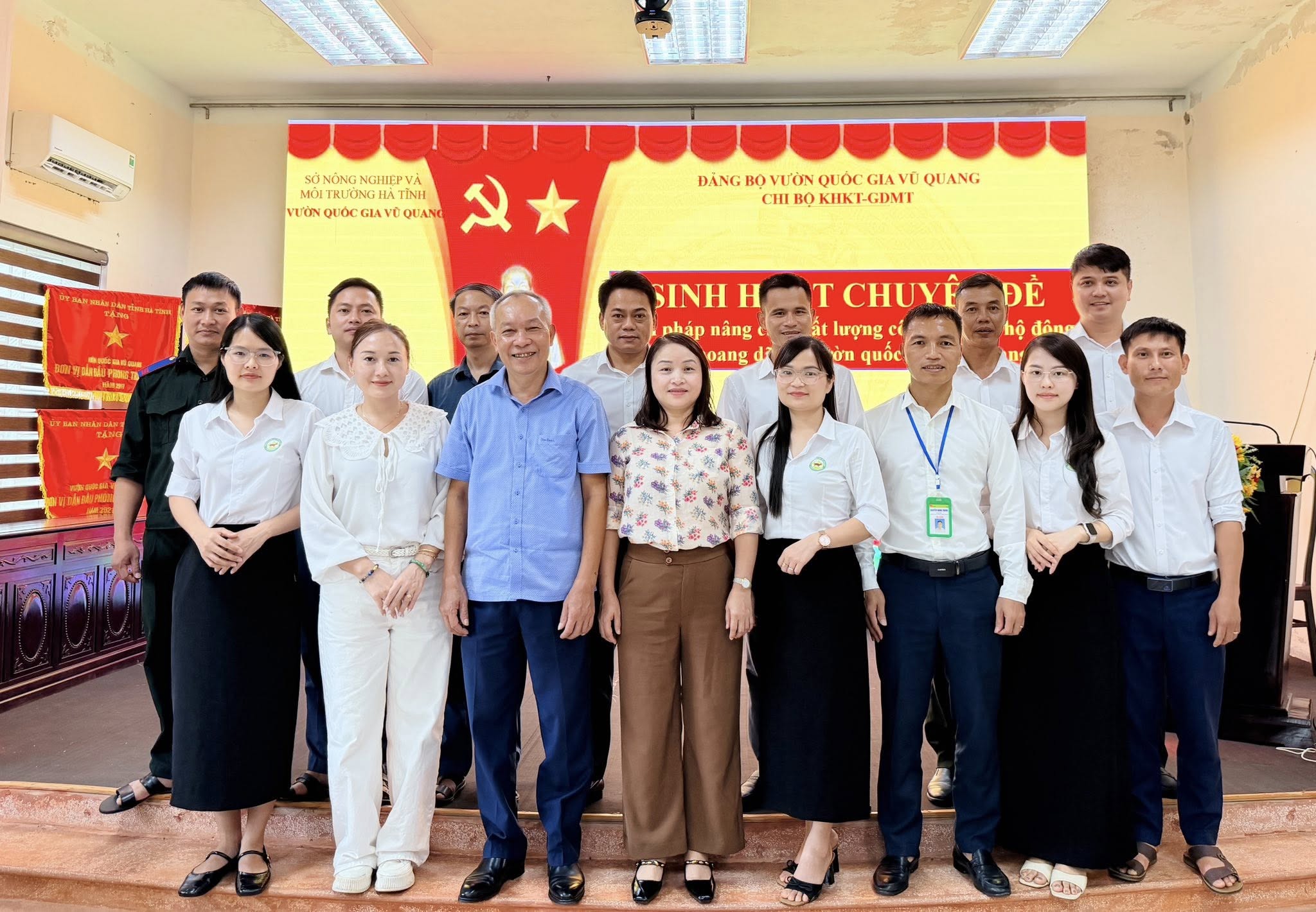 CHI BỘ KHOA HỌC KỸ THUẬT - GIÁO DỤC MÔI TRƯỜNG TỔ CHỨC SINH HOẠT CHUYÊN ĐỀ VỀ NÂNG CAO HIỆU QUẢ CÔNG TÁC CỨU HỘ ĐỘNG VẬT HOANG DÃ
